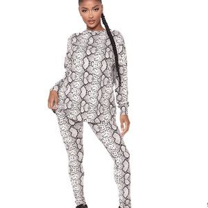 Snakeskin look legging set
